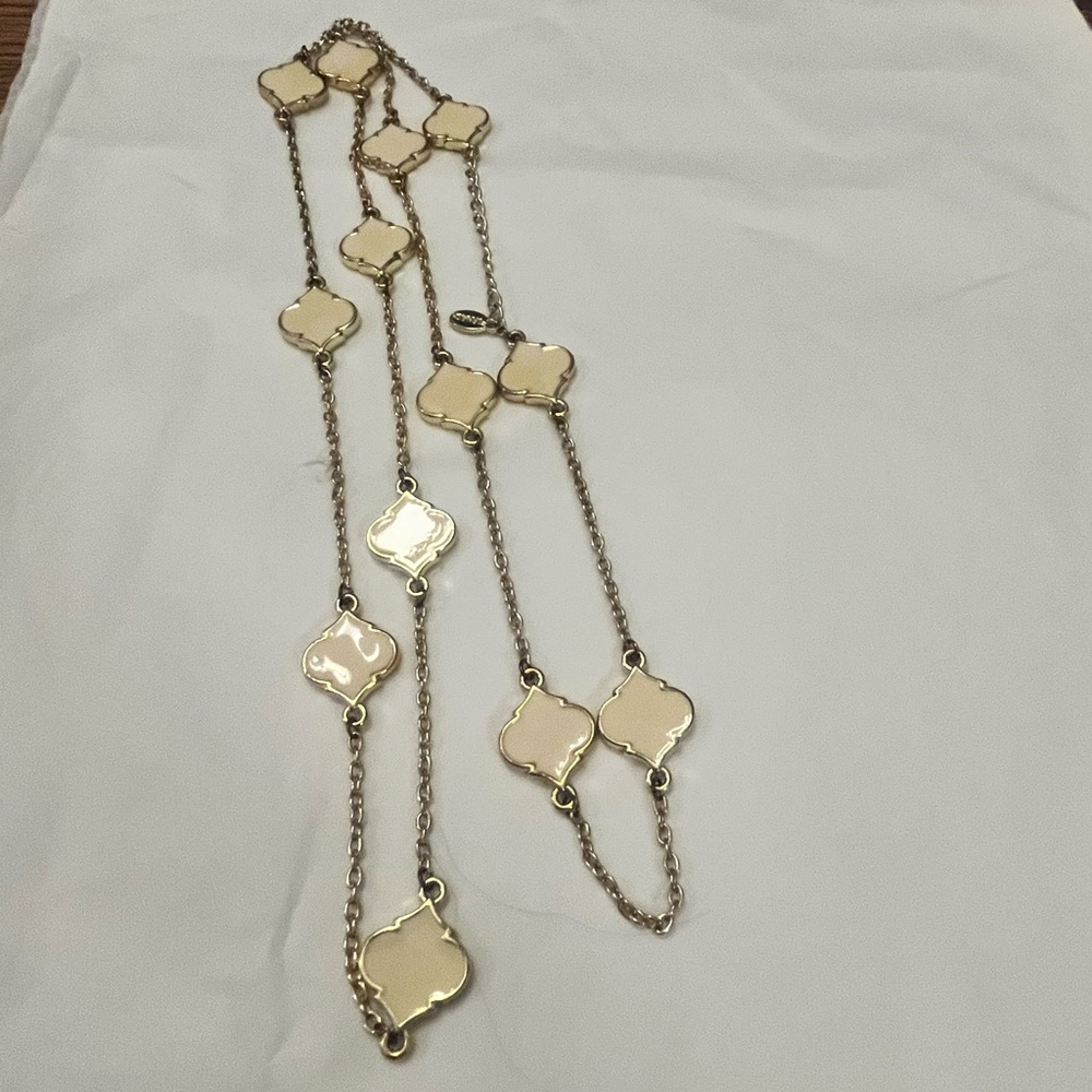 Fornash Elegant Gold and Cream Necklace